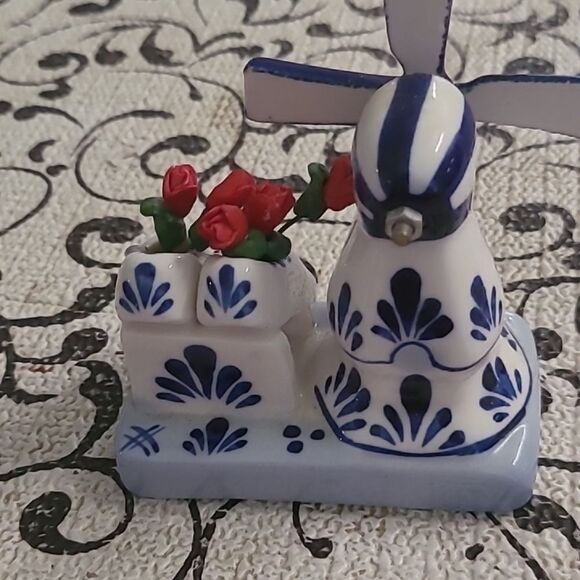 Royal Delft  Windmill Figurine with Red Tulips - Picture 3 of 7
